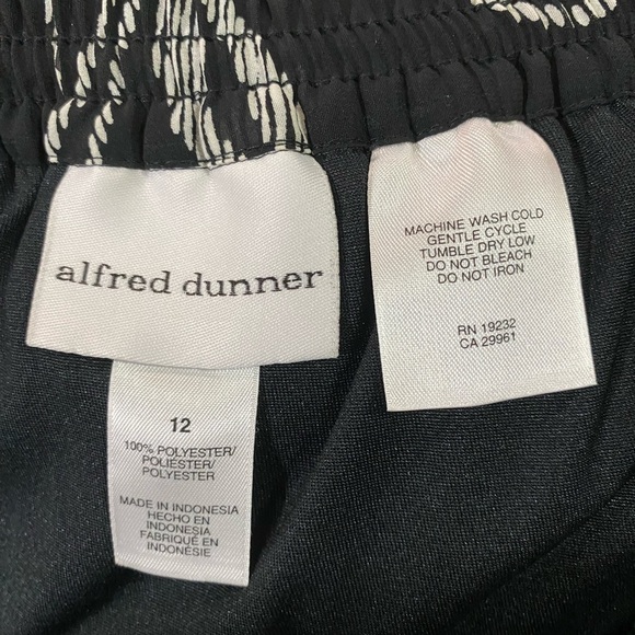 Alfred Dunner size 12 midi skirt. Pleated with elastic waist. Black & white - Picture 3 of 4